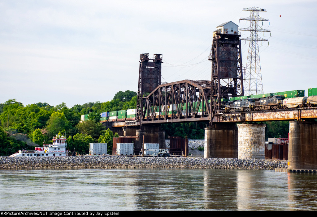 Boats and Trains in Chattanooga